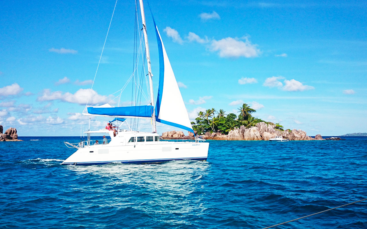 catamaran day trip seychelles